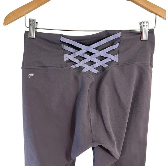 Fabletics Gray Mauve Purple Skinny Leggings Size Medium Cropped Yoga Criss Cross - Picture 3 of 7
